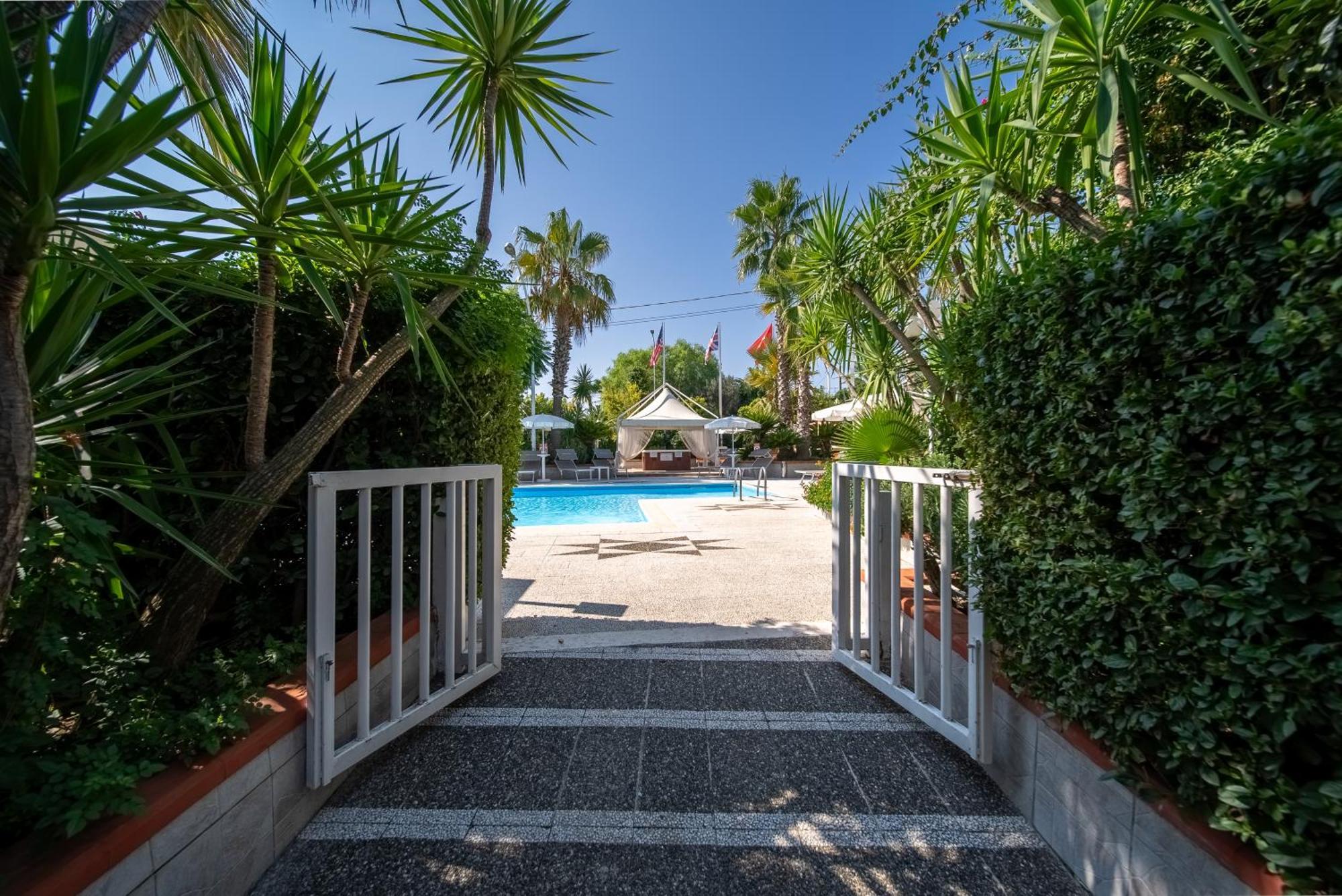 Hotel Villa Bisceglie Exteriör bild