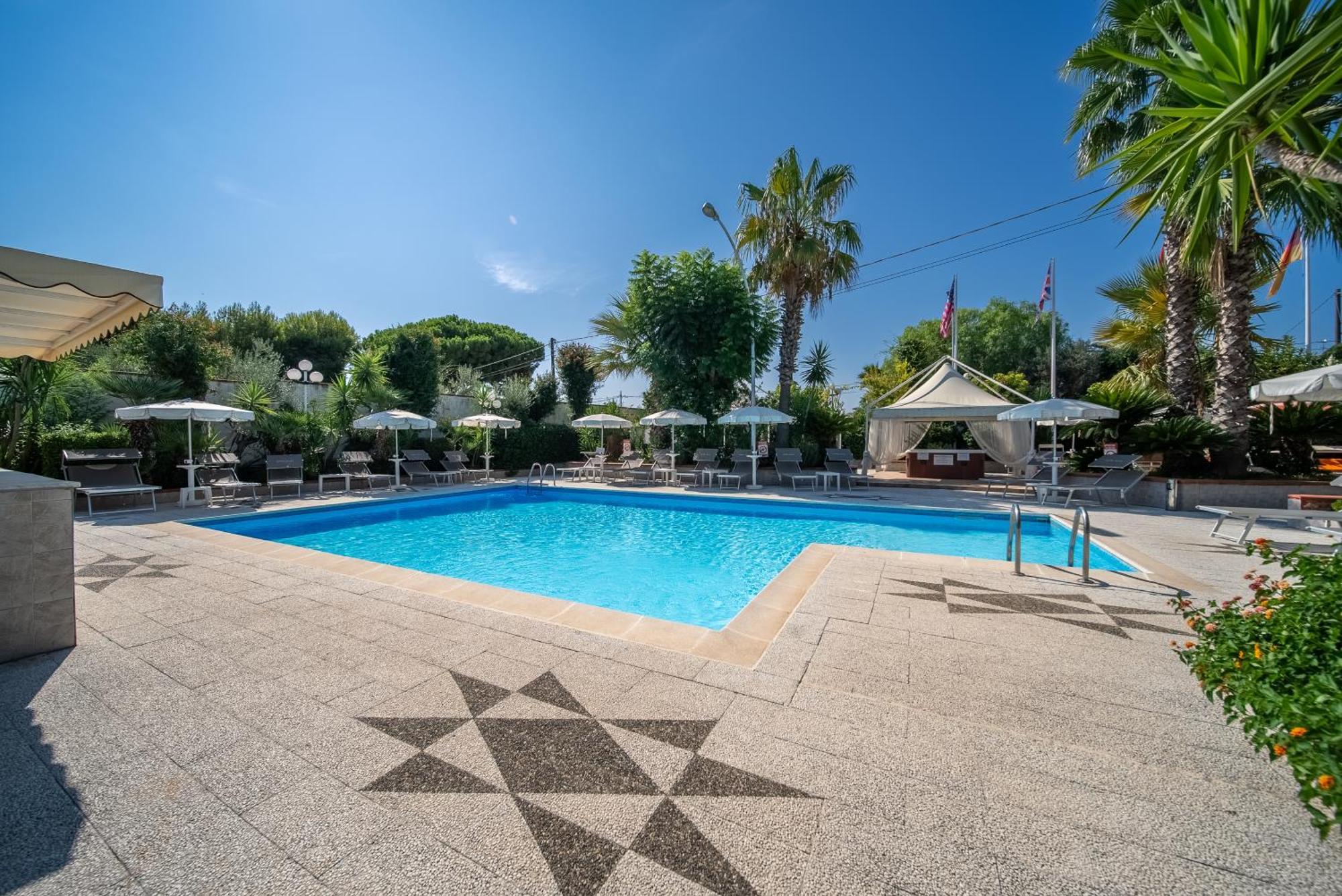 Hotel Villa Bisceglie Exteriör bild